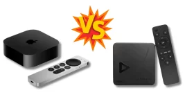 Apple TV 4K e SMARTPRO 4K TV Box lado a lado, com controles remotos e indicação “VS”.